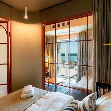 Rezident Tomis Marina 콘스탄차