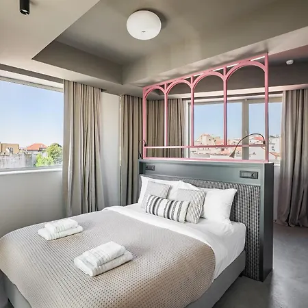 Rezident Tomis Marina