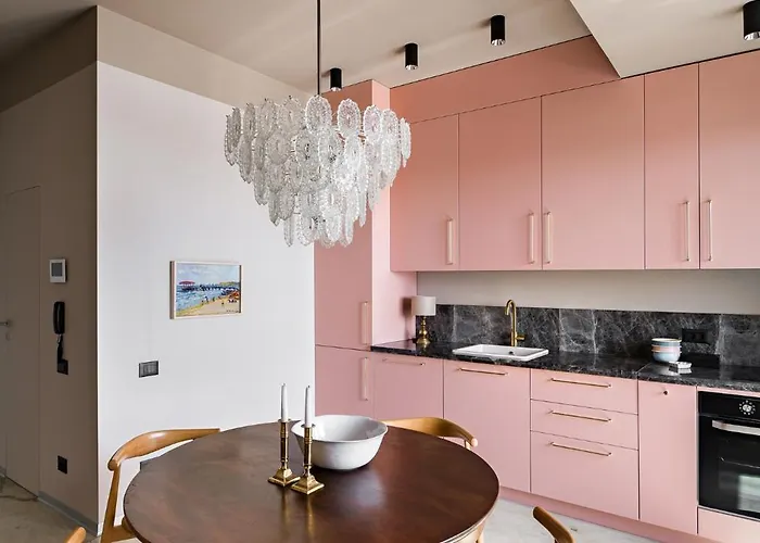 Rezident Tomis Marina