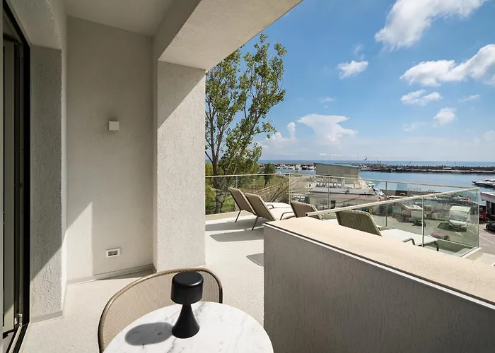 Rezident Tomis Marina Lejlighed