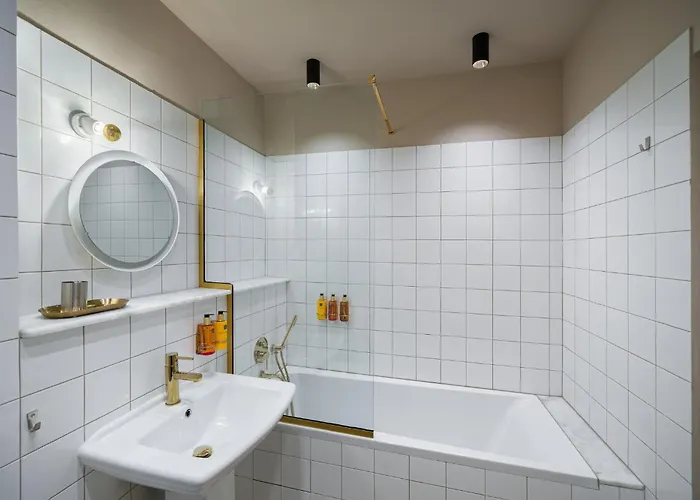 Rezident Tomis Marina *