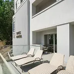 Rezident Tomis Marina *