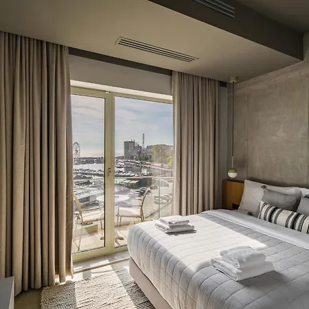 Rezident Tomis Marina