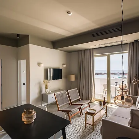 Rezident Tomis Marina *