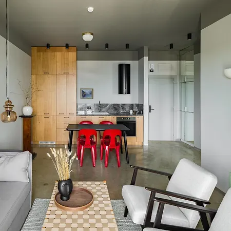 Rezident Tomis Marina