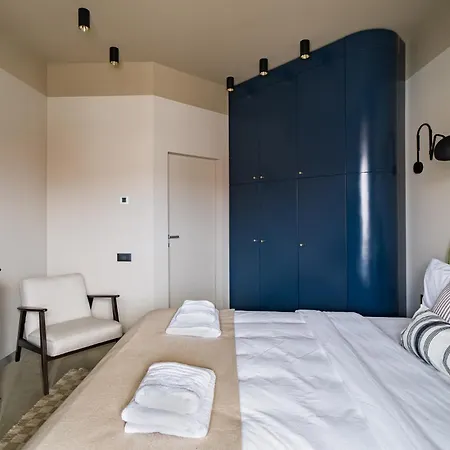 Rezident Tomis Marina *