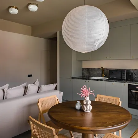 Rezident Tomis Marina *