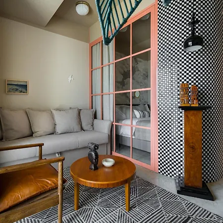 Rezident Tomis Marina *