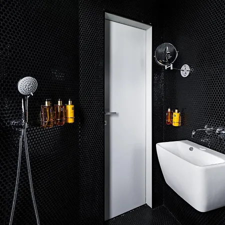 Rezident Tomis Marina