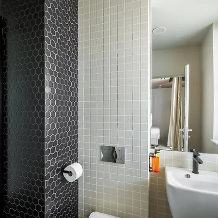 Rezident Tomis Marina