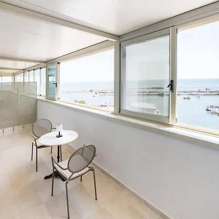 Rezident Tomis Marina *