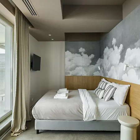 Rezident Tomis Marina