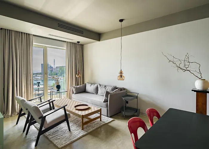 Rezident Tomis Marina アパート *