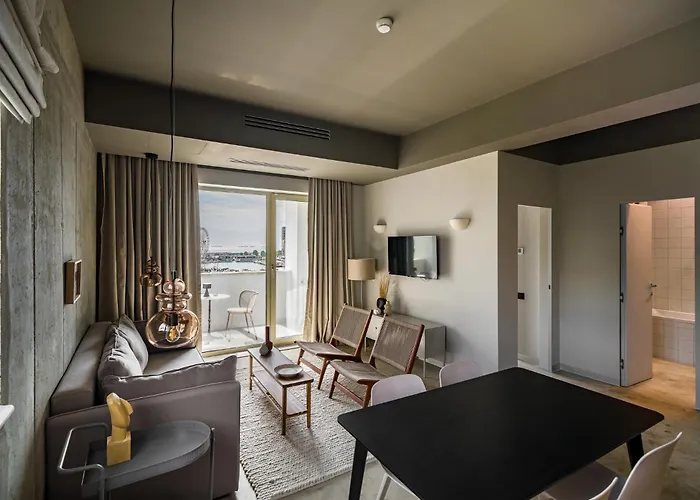 Rezident Tomis Marina