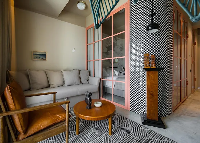 Rezident Tomis Marina *