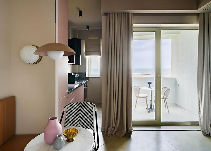 アパート Rezident Tomis Marina コンスタンツァ