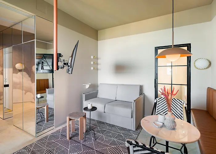 Rezident Tomis Marina アパート