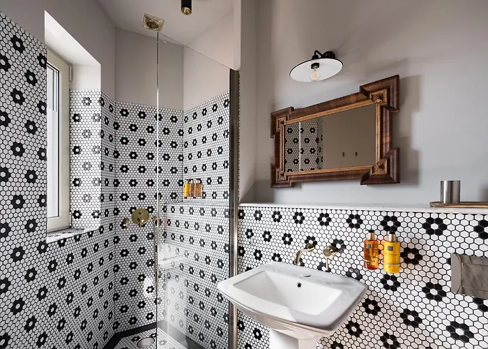 Rezident Tomis Marina * コンスタンツァ