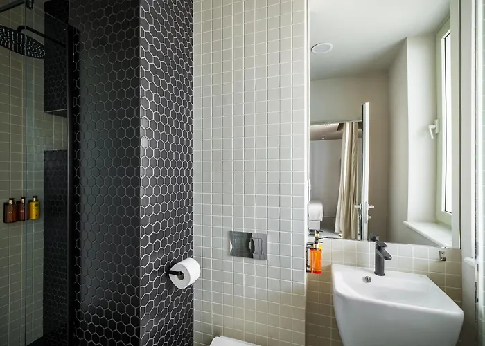 Rezident Tomis Marina